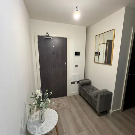 Stylish 2 Bed - 24hr Check-in - Free Wifi, Netflix, Live Tv & Sports Apartment Bradford (West Yorkshire)