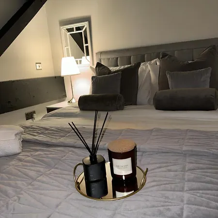 Stylish 2 Bed - 24hr Check-in - Free Wifi, Netflix, Live Tv & Sports