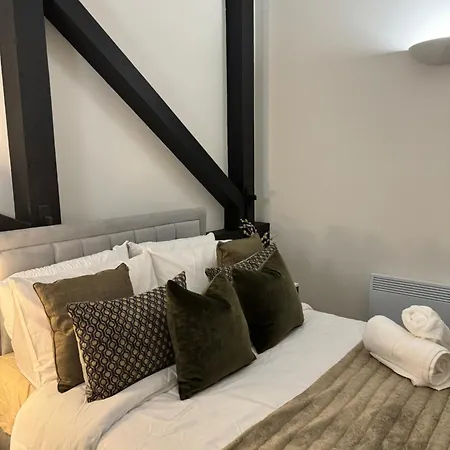 Apartment Stylish 2 Bed - 24hr Check-in - Free Wifi, Netflix, Live Tv & Sports