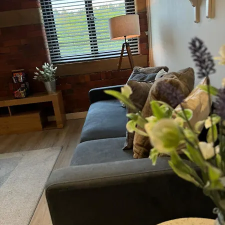 Stylish 2 Bed - 24hr Check-in - Free Wifi, Netflix, Live Tv & Sports * Bradford (West Yorkshire)