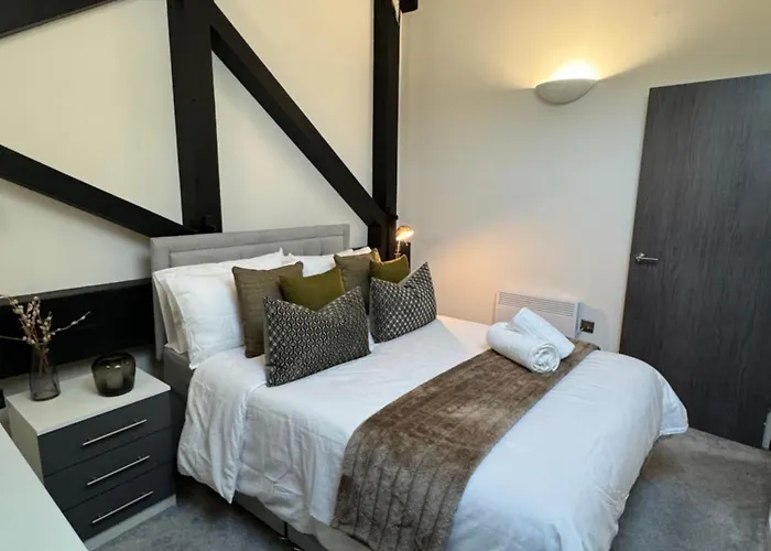 Apartment Stylish 2 Bed - 24hr Check-in - Free Wifi, Netflix, Live Tv & Sports