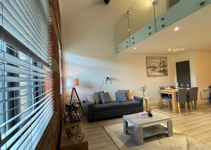 Apartment Stylish 2 Bed - 24hr Check-in - Free Wifi, Netflix, Live Tv & Sports *