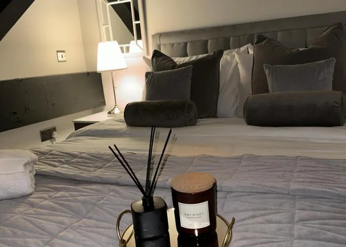 Stylish 2 Bed - 24hr Check-in - Free Wifi, Netflix, Live Tv & Sports