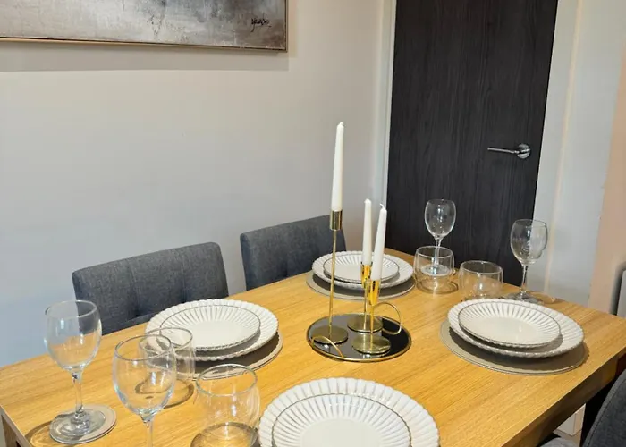 Stylish 2 Bed - 24hr Check-in - Free Wifi, Netflix, Live Tv & Sports Apartment Bradford (West Yorkshire)