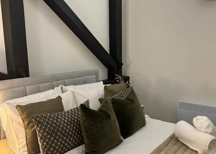 Apartment Stylish 2 Bed - 24hr Check-in - Free Wifi, Netflix, Live Tv & Sports