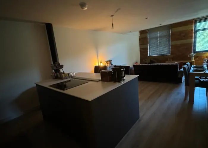 Stylish 2 Bed - 24hr Check-in - Free Wifi, Netflix, Live Tv & Sports Lejlighed *