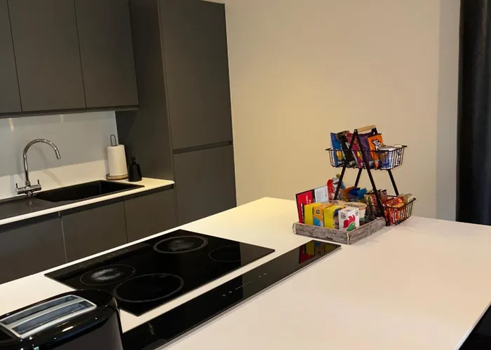 Stylish 2 Bed - 24hr Check-in - Free Wifi, Netflix, Live Tv & Sports Bradford (West Yorkshire)