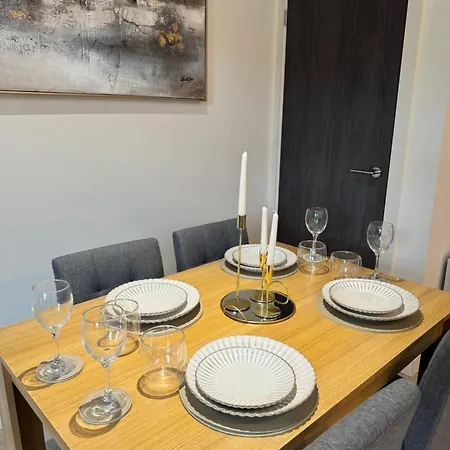 Stylish 2 Bed - 24hr Check-in - Free Wifi, Netflix, Live Tv & Sports Апартаменты Брадфорд