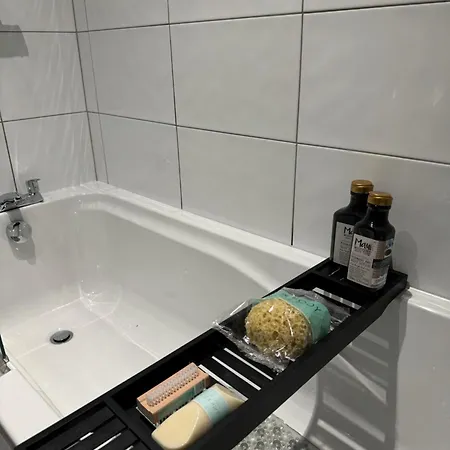 Stylish 2 Bed - 24hr Check-in - Free Wifi, Netflix, Live Tv & Sports * Брадфорд