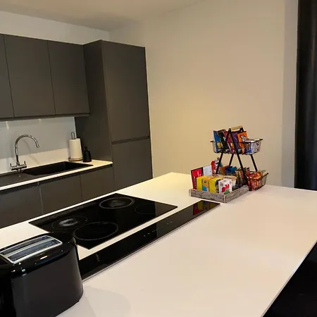 Stylish 2 Bed - 24hr Check-in - Free Wifi, Netflix, Live Tv & Sports Брадфорд