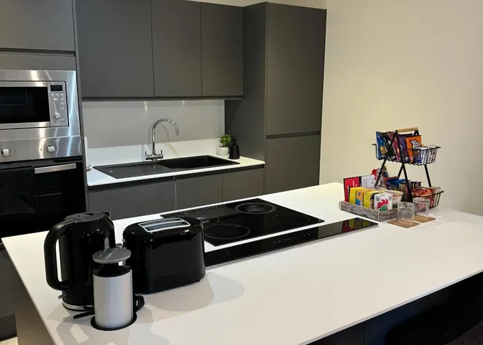 Stylish 2 Bed - 24hr Check-in - Free Wifi, Netflix, Live Tv & Sports בראדפורד