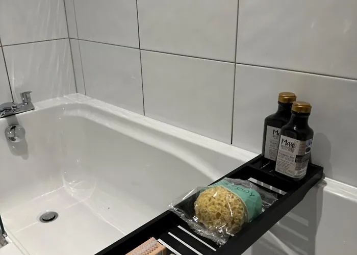 Stylish 2 Bed - 24hr Check-in - Free Wifi, Netflix, Live Tv & Sports * בראדפורד